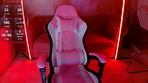 Snapshot of evanew_ chatting on November 26, 2025, 5:14 pm Eva online show from November 26, 2025, 5:14 pm