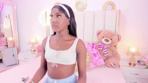 evangelin_ts online show from October 12, 2025, 1:32 pm