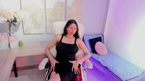 evangelineroos online show from February 9, 2026, 6:01 pm