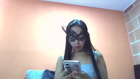 evangelinne_01 online show from October 28, 2025, 1:14 pm