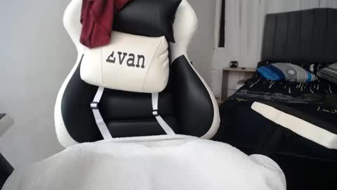 Evan online show from February 3, 2025, 3:38 pm