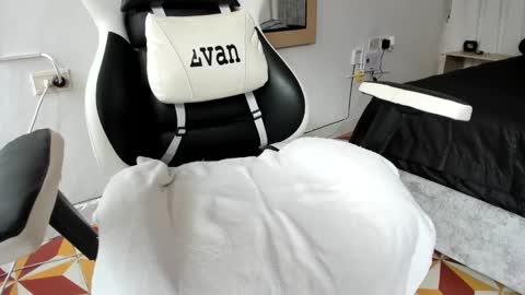 Evan online show from March 8, 2025, 12:30 pm