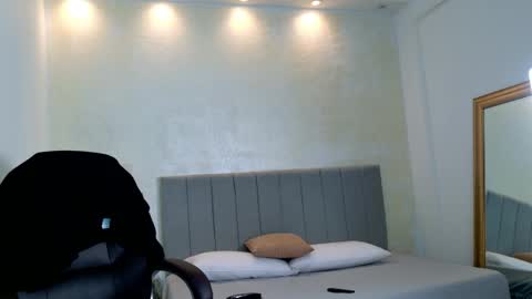 E V A N S online show from March 8, 2026, 2:04 am