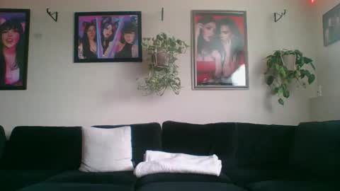 evanschris2048 online show from December 4, 2025, 7:33 pm