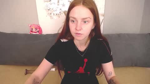 Snapshot of evarey_ chatting on October 2, 2025, 4:19 am Adelina online show from October 2, 2025, 4:19 am