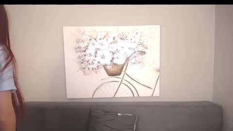 Snapshot of evarey_ chatting on October 8, 2025, 4:32 am Adelina online show from October 8, 2025, 4:32 am