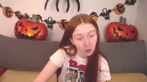 Snapshot of evarey_ chatting on October 30, 2025, 5:20 am Adelina online show from October 30, 2025, 5:20 am