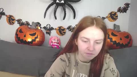 Snapshot of evarey_ chatting on November 1, 2025, 4:58 am Adelina online show from November 1, 2025, 4:58 am