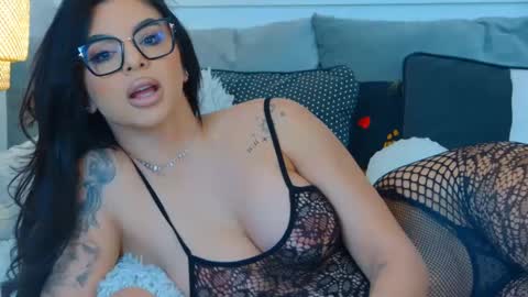 evareyss online show from February 9, 2025, 6:33 am