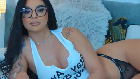 evareyss online show from February 12, 2025, 2:21 pm