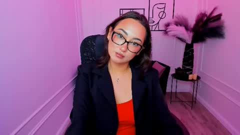 evasarazardje online show from November 17, 2025, 4:29 am