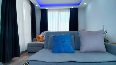  EVA LUNA online show from November 7, 2025, 7:03 pm