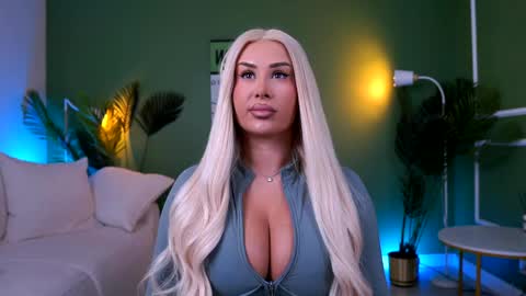 Snapshot of evazane chatting on May 10, 2026, 10:42 am Eva online show from May 10, 2026, 10:42 am