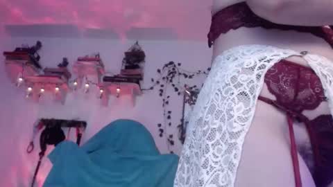 Eve Blue  friends. IG eve blue77 TW EveBlue 1 OF eveblue7 online show from September 18, 2025, 4:47 am