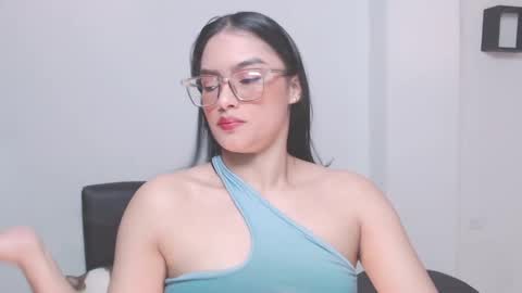 Snapshot of eve_rox18 chatting on May 17, 2026, 1:25 am Eve Rox18 online show from May 17, 2026, 1:25 am