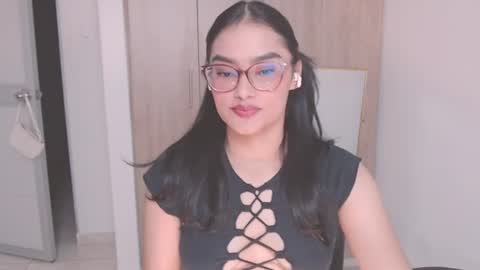 Snapshot of eve_rox18 chatting on July 23, 2026, 5:27 am Eve Rox18 online show from July 23, 2026, 5:27 am