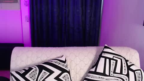 Evee online show from December 13, 2025, 7:53 pm