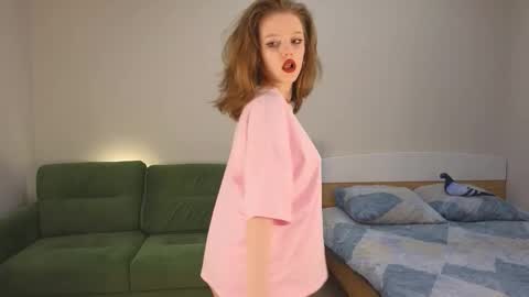 Eveleen online show from September 25, 2025, 1:15 pm