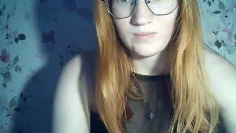 Snapshot of eveliina_shy chatting on June 18, 2026, 3:49 pm Evelina online show from June 18, 2026, 3:49 pm
