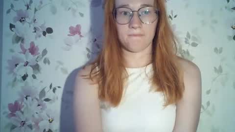 Snapshot of eveliina_shy chatting on June 22, 2026, 2:58 pm Evelina online show from June 22, 2026, 2:58 pm