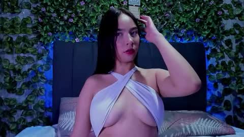 E V E L I N online show from September 17, 2025, 8:10 pm