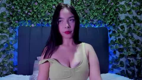 E V E L I N online show from September 19, 2025, 7:14 pm