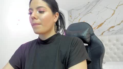 evelin__thompsson online show from March 25, 2026, 3:45 am
