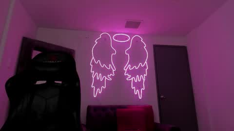 evelin__thompsson online show from April 18, 2026, 4:05 am