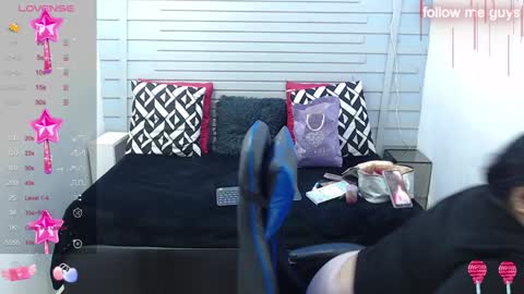 evelin zaens online show from January 25, 2025, 3:51 am