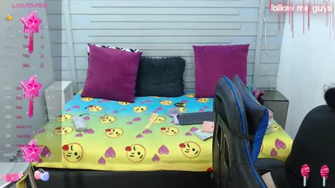 evelin zaens online show from February 17, 2025, 3:58 am