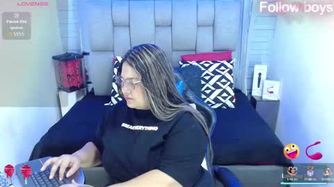 evelin zaens online show from October 12, 2025, 4:22 am