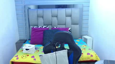 evelin zaens online show from April 7, 2026, 3:51 am