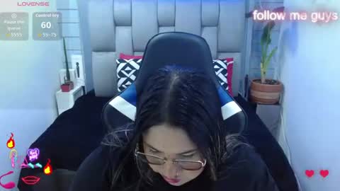Snapshot of evelin_zaens chatting on June 11, 2026, 3:37 am evelin zaens online show from June 11, 2026, 3:37 am
