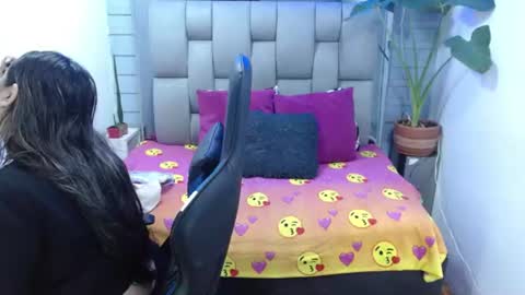 Snapshot of evelin_zaens chatting on July 8, 2026, 3:44 am evelin zaens online show from July 8, 2026, 3:44 am