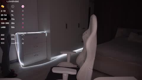 Evelina online show from October 8, 2025, 3:20 pm