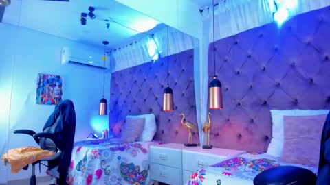 evelinamoon_ online show from October 26, 2025, 2:50 am