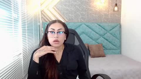 Eveline  online show from February 21, 2025, 7:54 pm