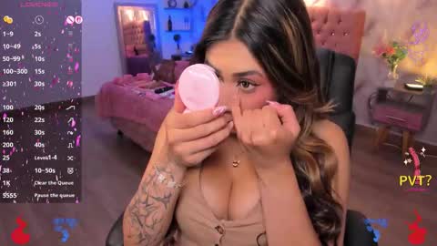 Eveline  online show from December 1, 2025, 6:57 pm