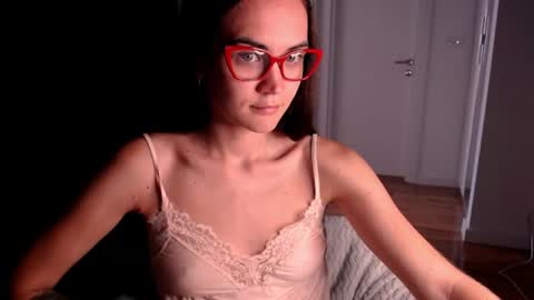 Snapshot of evelyn_gg chatting on June 22, 2026, 12:02 pm Evelyn online show from June 22, 2026, 12:02 pm