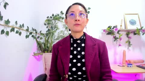 evelyn_miller___ online show from April 7, 2026, 8:09 pm