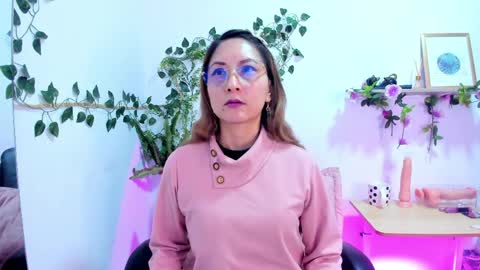 evelyn_miller___ online show from April 8, 2026, 3:23 pm