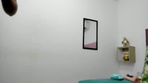 evelyn_morgan1 online show from October 18, 2025, 12:35 am