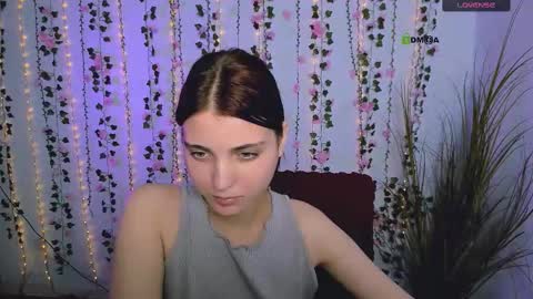 evelyn_muse online show from September 19, 2025, 8:20 pm