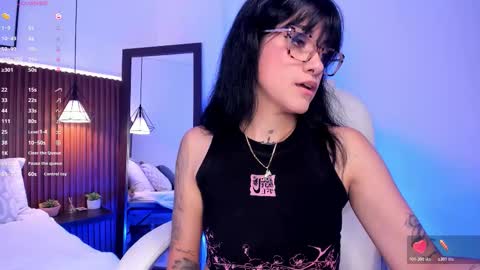 Snapshot of evelyn_samantha chatting on October 18, 2025, 2:47 am evelyn online show from October 18, 2025, 2:47 am