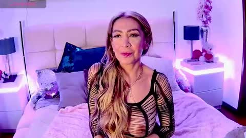 EvelynaGrey online show from November 10, 2025, 6:12 am