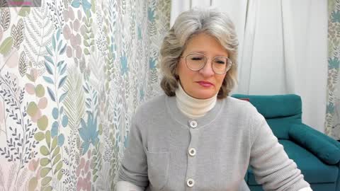 Snapshot of evelynblissful chatting on December 4, 2024, 5:05 am Evelyn online show from December 4, 2024, 5:05 am