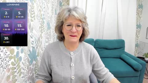 Snapshot of evelynblissful chatting on December 10, 2024, 5:07 am Evelyn online show from December 10, 2024, 5:07 am