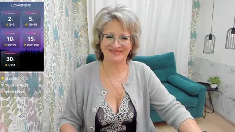 Snapshot of evelynblissful chatting on February 3, 2025, 8:24 am Evelyn online show from February 3, 2025, 8:24 am