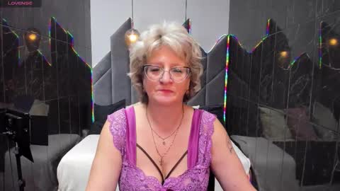 Snapshot of evelynblissful chatting on September 22, 2025, 4:58 am Evelyn online show from September 22, 2025, 4:58 am