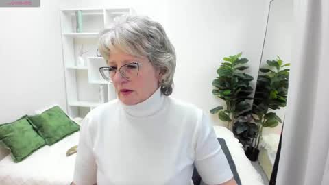 Snapshot of evelynblissful chatting on October 13, 2025, 5:07 am Evelyn online show from October 13, 2025, 5:07 am